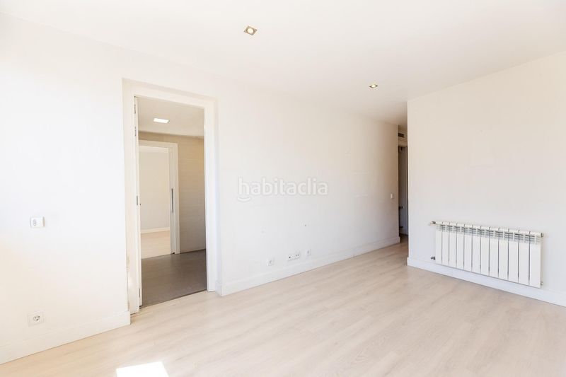 Foto 079efc67-acf8-4d0f-8c37-e9134d5f325c. Àtic amb aparcament piscina a Sanchinarro Madrid