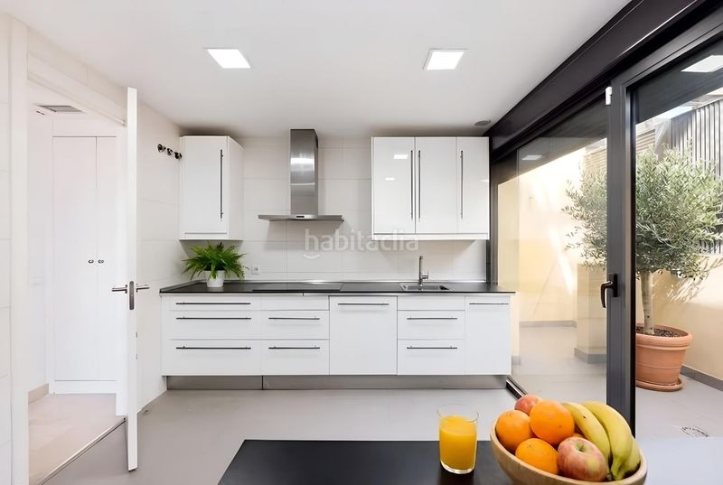 Foto 2a759bc4-1727-4ec7-97bb-ce378f6ee953. Àtic amb aparcament piscina a Sanchinarro Madrid