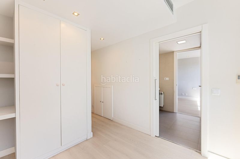 Foto 3613bb57-7284-4d9b-b22f-aa1d8520d930. Àtic amb aparcament piscina a Sanchinarro Madrid