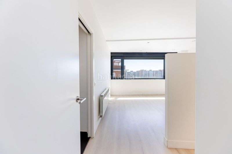 Foto 397f7821-a6fe-4609-b19d-98381d781df8. Àtic amb aparcament piscina a Sanchinarro Madrid