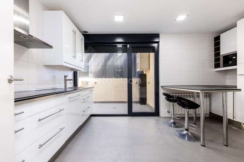 Foto 87f01d0c-e01d-4081-b929-72f276a61d62. Àtic amb aparcament piscina a Sanchinarro Madrid