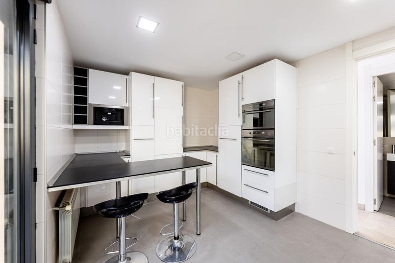 Foto ac5954e3-2c5e-4d28-8501-1471224c9667. Àtic amb aparcament piscina a Sanchinarro Madrid