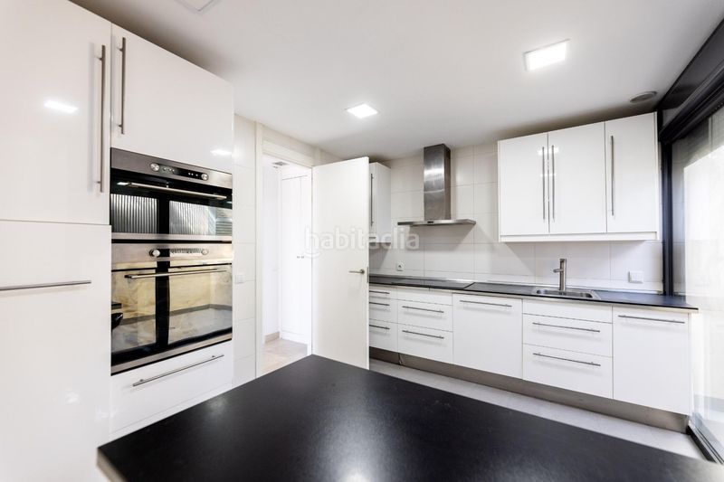 Foto db0a05d1-b2d9-45c7-82c1-a64ee4e2a972. Àtic amb aparcament piscina a Sanchinarro Madrid