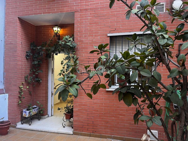 Foto 723b7c95-5ee3-4110-a38a-93d13a95cd8d. Dúplex amb aparcament piscina a colores - entreparques Sevilla