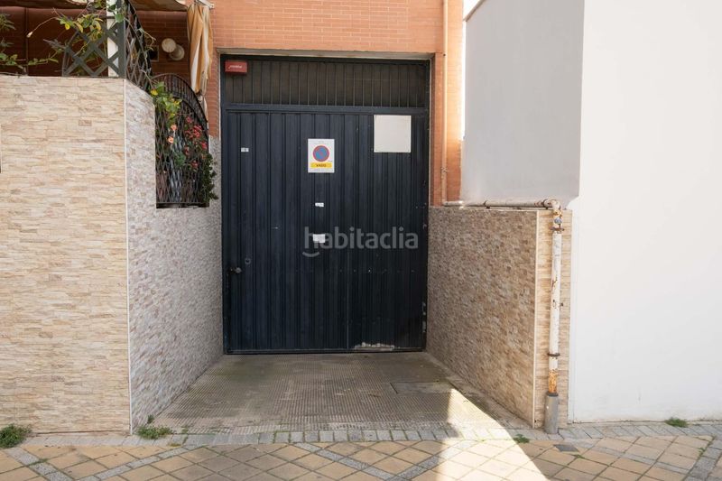 Foto 8f994f71-2b36-4c25-8bb8-c7dfa72f9392. Dúplex amb aparcament piscina a colores - entreparques Sevilla