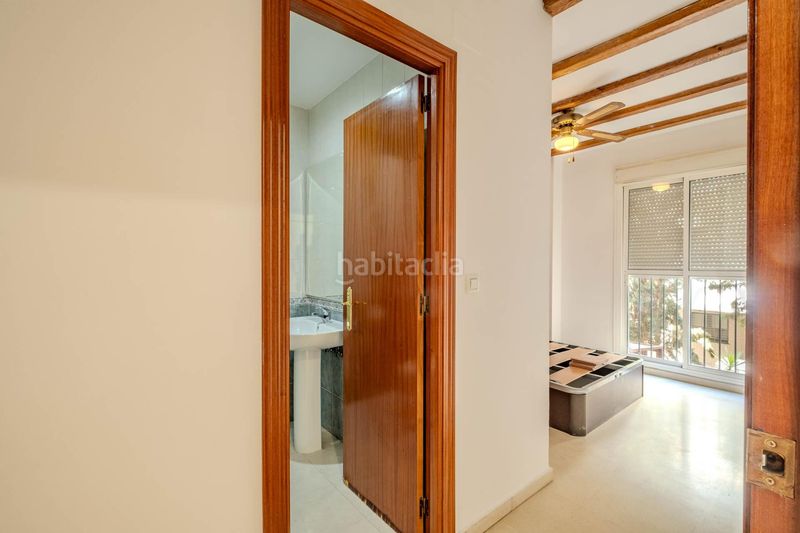Foto 9a591ed2-bd47-4922-987d-399bd557e2c4. Dúplex amb aparcament piscina a colores - entreparques Sevilla