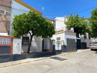 Semi detached house in Coca de la Piñera - El Carambolo. Casa unifamiliar en coca