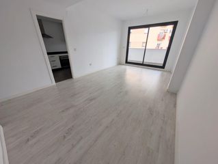 Rent Flat in Calle pobladores 2. Alquiler piso vega del reycamassevilla