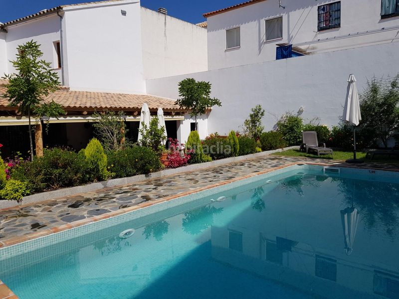 Foto 44acc402-5747-417b-905e-0e2b195be75c. Edifici a Pedroso (El)