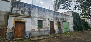 Casa adossada  Avenida de la concepci�n. Casa cochera con gran potencial de reforma