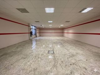 Local Comercial  Calle virgen de los desamparado. Local zona comercial de 100 m2 con posibilidad de hacer vivienda