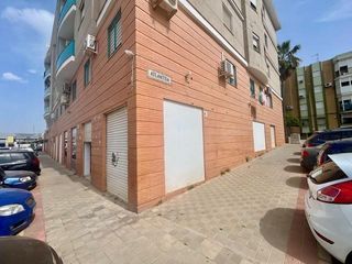 Local Comercial  Calle virgen de los desamparado. Local zona comercial de 460 m2 con posibilidad de hacer vivienda