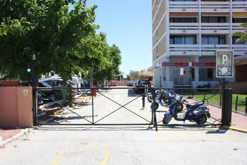 Foto b08f1b22-2936-40d0-9e17-256c4d86f2f9. Estudi amb aparcament piscina a Golf - Torre Almenara Almonte