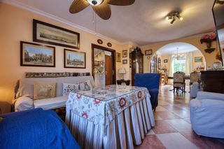 Reihenhaus in Cavaleri. Tu hogar ideal en mairena del aljarafe 5 dormitorios, piscina y
