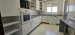 Pis  Avenida de medina azahara. Espectacular vivienda de 4 dormitorios, con plaza de garaje en e