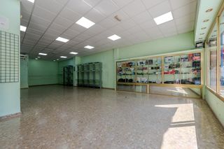 Local Comercial  Calle mina (la). Local comercial centrico en dos hermanas