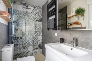 Duplex in Triana Casco Antiguo. Dúplex reformado en pagés del corro  ideal para vivir o invertir