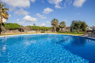 Flat  Calle mascaron de proa. Piso con jardín de 138m2 y piscina, amueblado y listo para entra