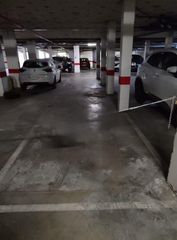 Parking voiture à Olivares. Plaza de aparcamiento amplia en olivares