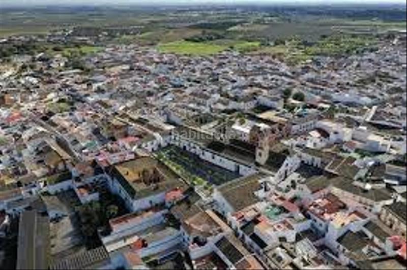 Foto 654f3ca5-d16d-4c5b-820d-431819d9572b. Parking voiture dans Olivares