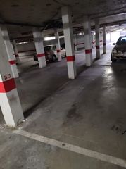 Car parking in Olivares. Plaza de aparcamiento amplia en olivares
