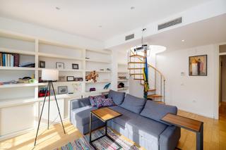 Zweistöckige Wohnung  Plaza europa