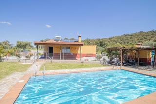 Fondo rustico in Pedroso (El). Casa rural con piscina