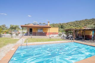 Rural plot in Pedroso (El). Casa rural con piscina