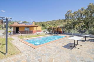 Finca rústica a Pedroso (El). Casa rural con piscina