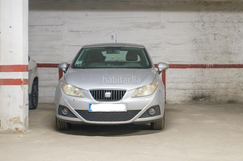 Foto dcf9bcf2-97e2-44f1-b7d5-3b576d8381dc. Aparcament cotxe a Sta. Aurelia - Cantábrico - Atlàntico - La Romería Sevilla