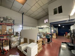 Industrial building  Calle parsi, 6. Nave industrial con opcion de inquilinos y lista para rentabiliz