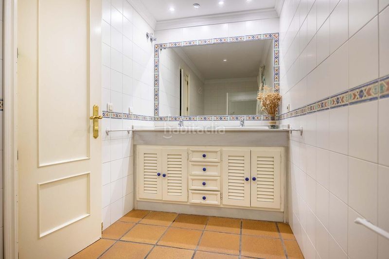 Foto 44bbe399-e2bc-40b2-995c-b7e6c4fbcc3e. Xalet amb aparcament piscina a El Zaudín - Club de Golf Bormujos