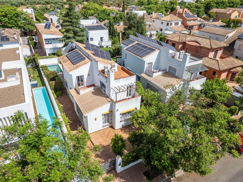 Foto 628edf66-22b3-401f-a046-4bcb21f2654d. Chalet magnífico chalet independiente en el zaudín en Bormujos