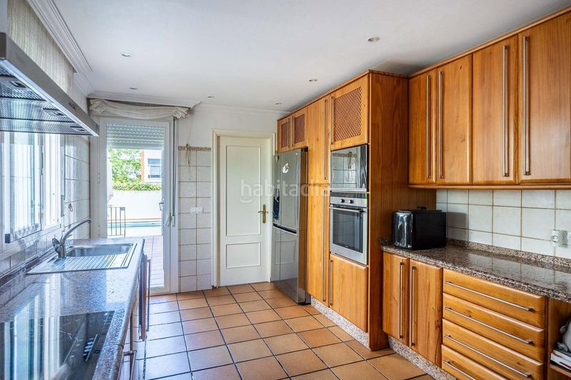 Foto 956e2de1-760c-4b25-adf4-c69f5cbf5186. Xalet amb aparcament piscina a El Zaudín - Club de Golf Bormujos