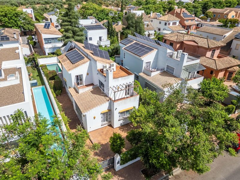 Foto ce381caf-351a-4315-bc28-7d633ea1c9e2. Xalet amb aparcament piscina a El Zaudín - Club de Golf Bormujos