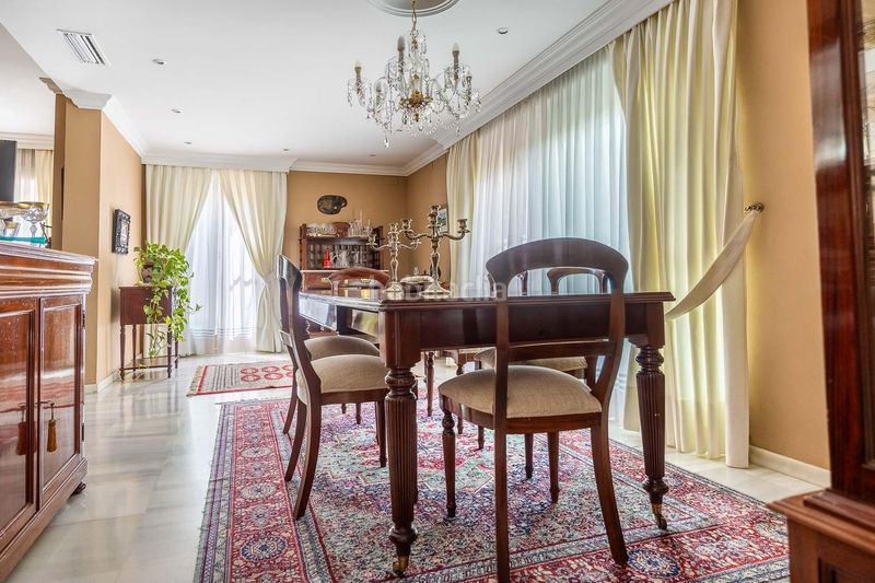 Foto dab4fde3-79a4-4f1a-ac8c-4f8a42ebd35d. Xalet amb aparcament piscina a El Zaudín - Club de Golf Bormujos