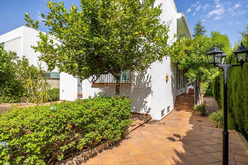 Foto dd0c3469-d963-496f-a76e-7987112c5f56. Xalet amb aparcament piscina a El Zaudín - Club de Golf Bormujos