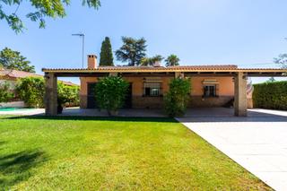 Chalet  Calle de los tulipanes. Chalet en palomares de 1400m2