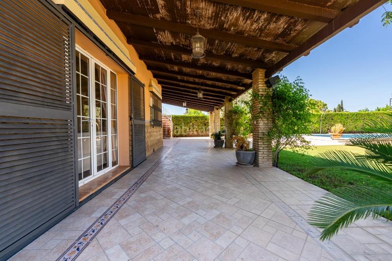 Foto 193bbd57-e47e-4488-b0e2-cbf52c257d4f. Xalet amb calefacció aparcament piscina a Palomares del Río