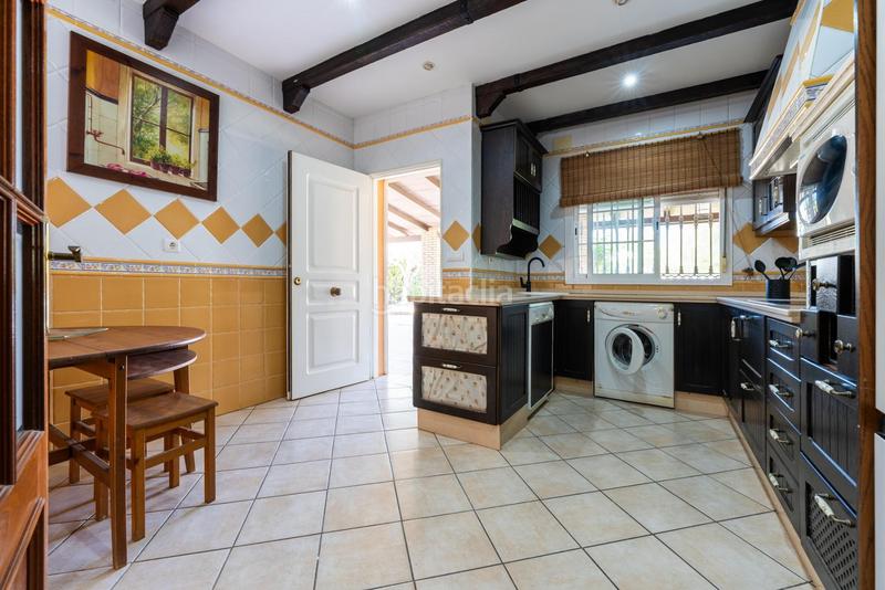 Foto 251a3f0a-123d-4ce2-8d80-0bc6b19b8d7c. Xalet amb calefacció aparcament piscina a Palomares del Río