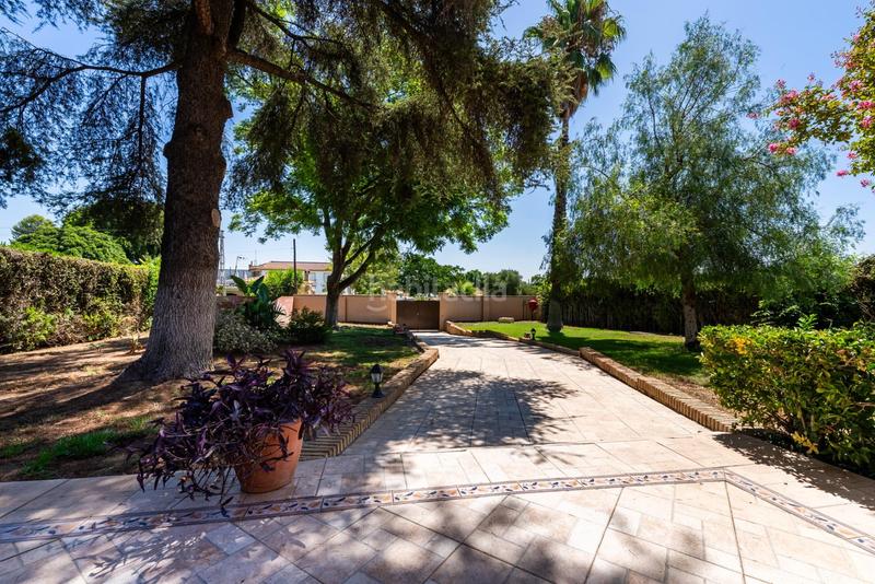 Foto 68aa86e2-f3ce-421d-ad4b-218089fb7d69. Xalet amb calefacció aparcament piscina a Palomares del Río