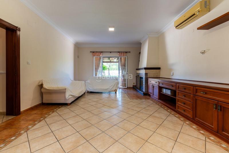 Foto 88f8a962-e0e8-4162-a019-8d60b5650175. Xalet amb calefacció aparcament piscina a Palomares del Río