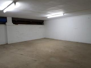 Local Comercial a Sant Josep-Zona Hospital. Local con buena fachada a la calle.