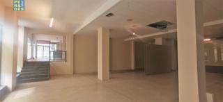 Lloguer Local Comercial a Sant Josep-Zona Hospital. Excelente local en principal via comercial.