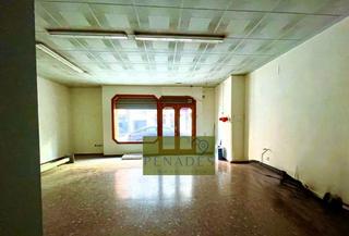 Lloguer Local Comercial a Sant Josep-Zona Hospital. Negociable buen precio.