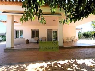 Xalet a El Llombo. Chalet perfectamente ubicado muy cerca de la población