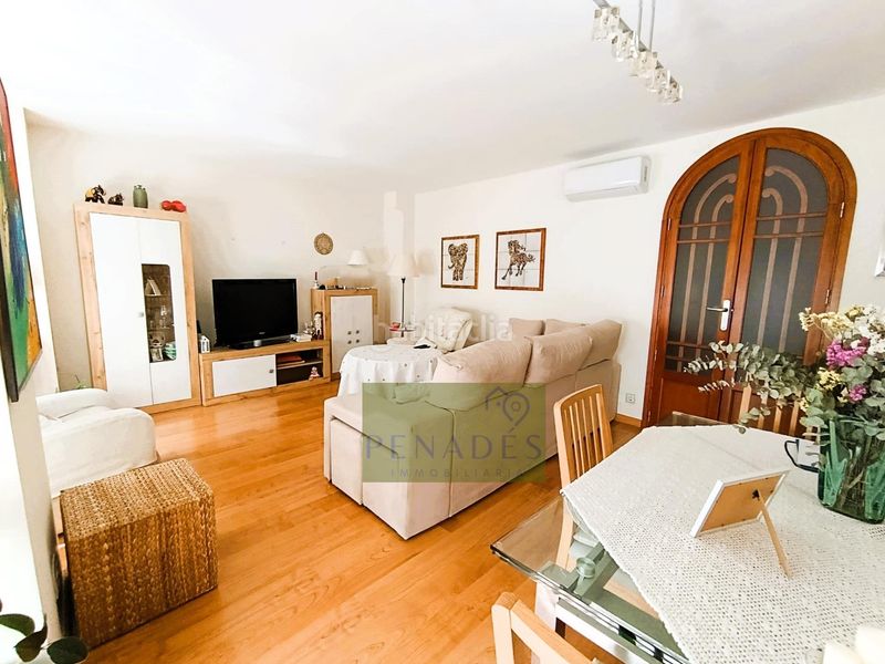 Foto 67d3d9f6-9138-4193-ad46-8aa95f574683. Casa amb aparcament a Centro Ontinyent