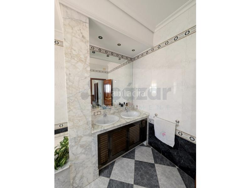 Foto 062ab52c-7cc2-441d-bea7-72ebd0fe0601. Casa excelente casa en la urbanización de los castillos en Alcalá de Guadaira