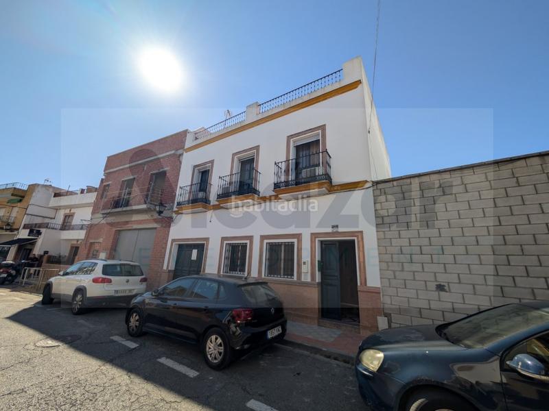 Foto b1e72ac1-e44d-41fd-b20a-769b8b2437c5. Casa excelente casa en la urbanización de los castillos en Alcalá de Guadaira