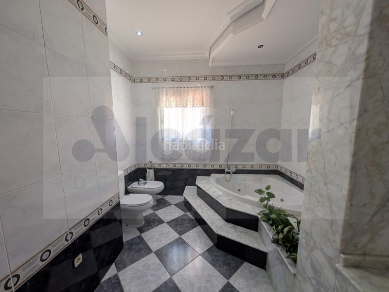 Foto f7c43381-70ea-4200-bdae-ec5891269e85. Casa excelente casa en la urbanización de los castillos en Alcalá de Guadaira